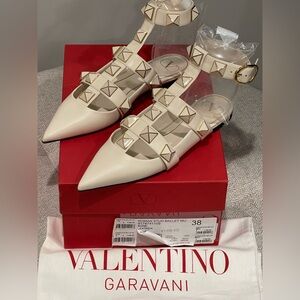 Valentino Garavani Women's Roman Stud Ballet Flats size 38 color Bone